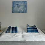 One-bedroom With Free Parking דירה *