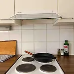One-bedroom With Free Parking דירה