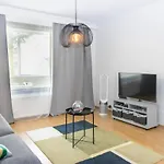One-bedroom With Free Parking דירה *
