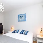 One-bedroom With Free Parking אולו