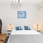 One-bedroom With Free Parking * אולו