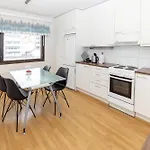 One-bedroom With Free Parking דירה *