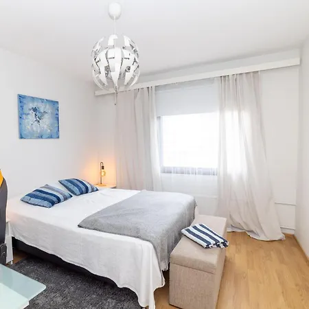 One-bedroom With Free Parking *
