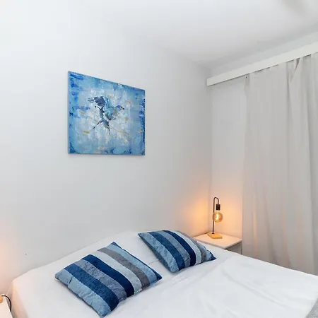 One-bedroom With Free Parking