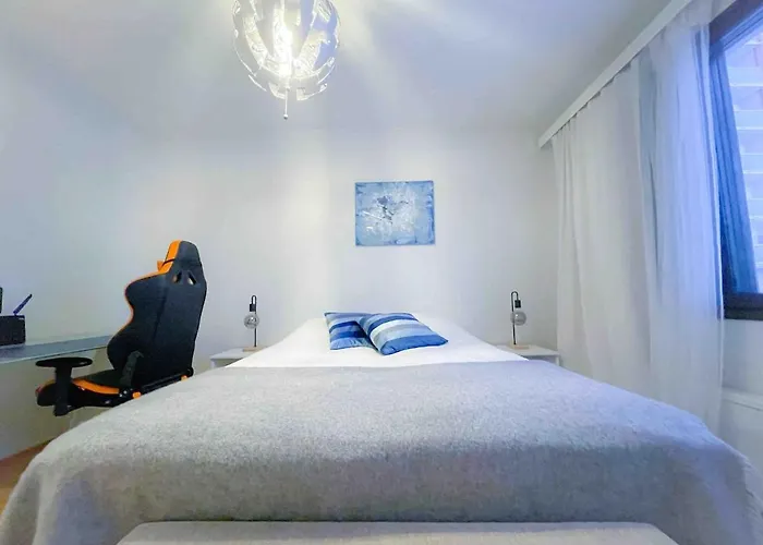 One-bedroom With Free Parking Lägenhet *