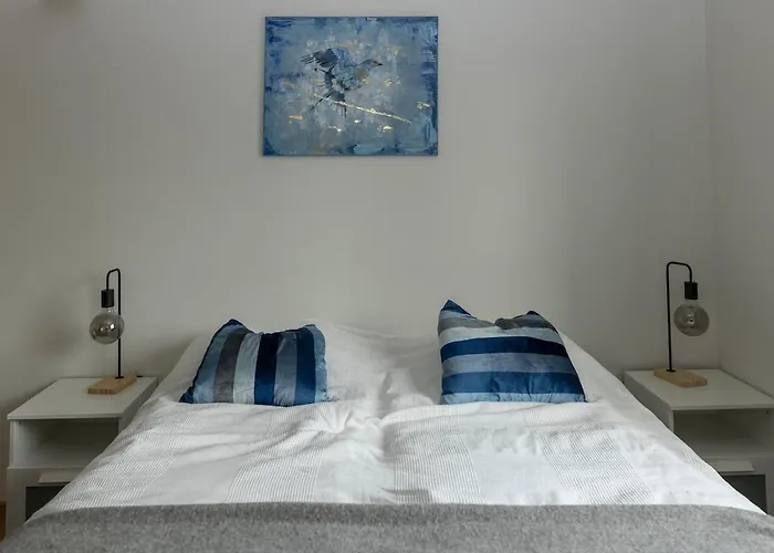 One-bedroom With Free Parking شقة *